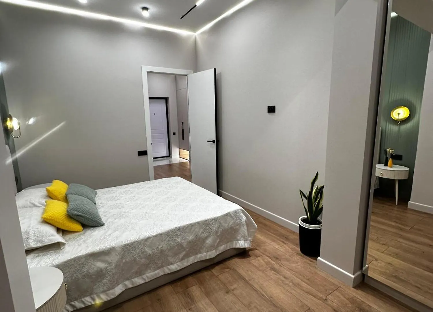 Luxury Two-Room Apartment With Breathtaking Mountain And Mega Mall Views Almaty 0*,