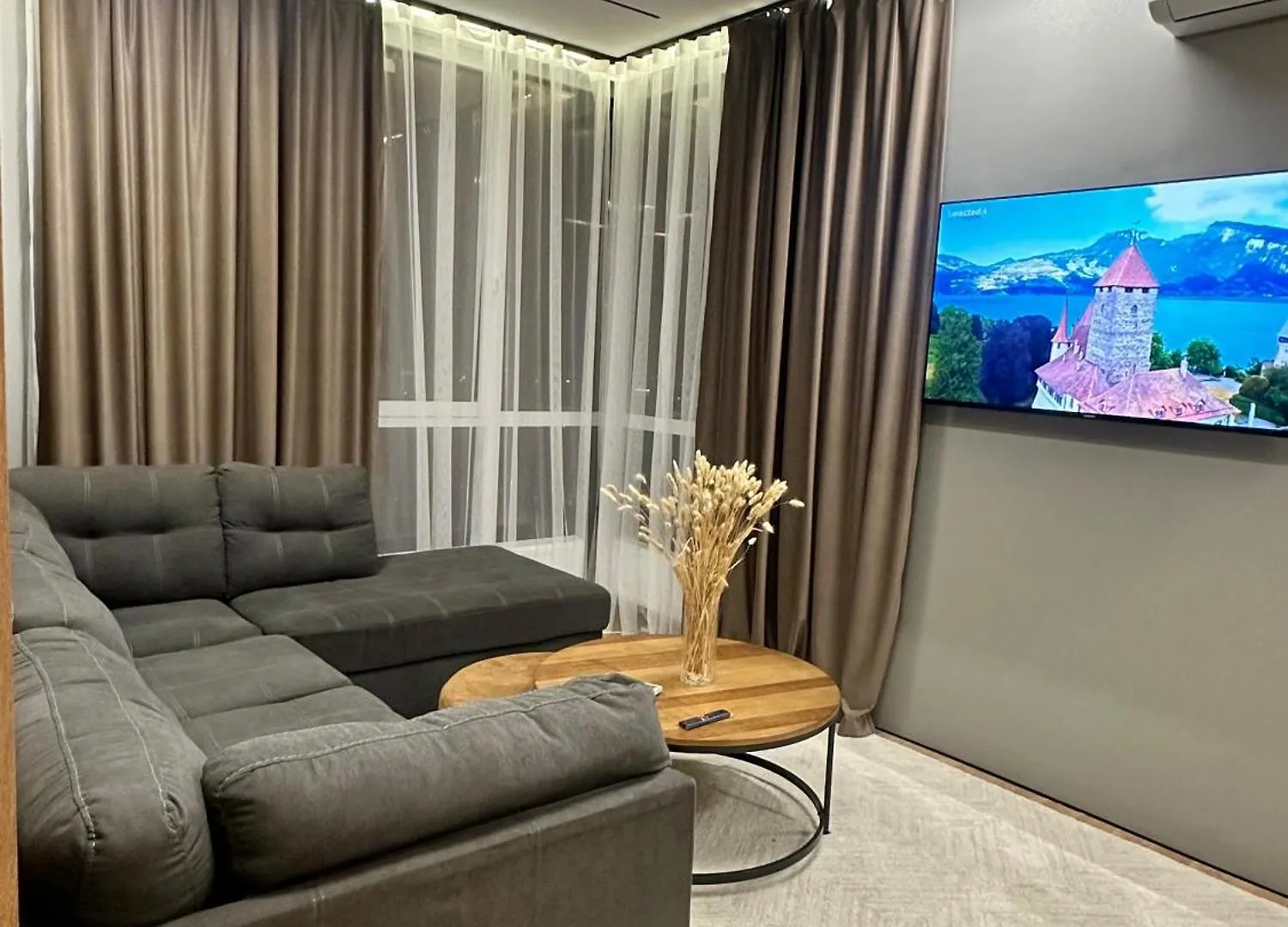 Luxury Two-Room Apartment With Breathtaking Mountain And Mega Mall Views Almaty 0*,